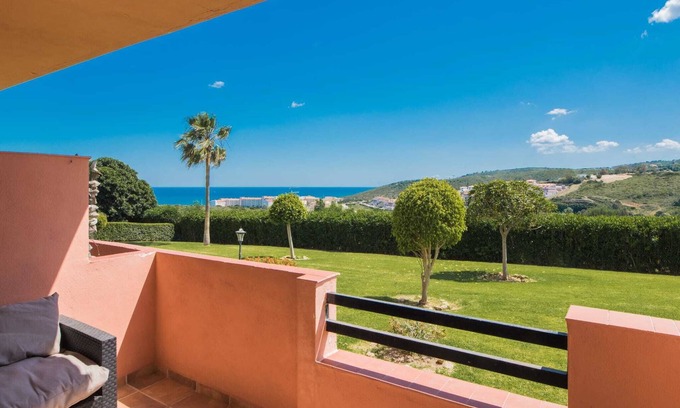 Puerto de la Duquesa Apartment | VALGA Quiet coastal retreat with sea views