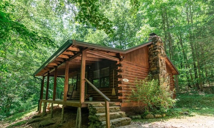 Ponca Condo | Valley Dream Cabin - A Romantic Couples Cabin w/Jacuzzi