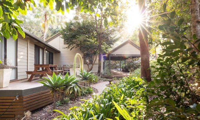 Mollymook Beach House | Valley Hideaway - Whole House