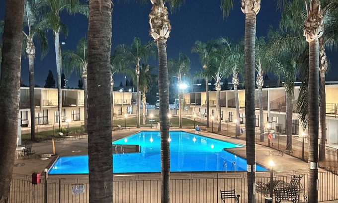 Mission Hills Hotel | Valley Inn