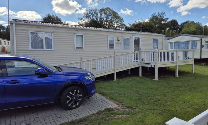 Hastings House | Valley Retreat - 4 bedrooms with decking sleeps 10 (D/F)