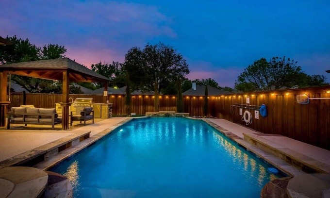 Lewisville House | Valley Vista Luxury Retreat w Pool, Cinema, Games