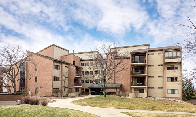 Acme Apartment | Valleyview Swing & Stay