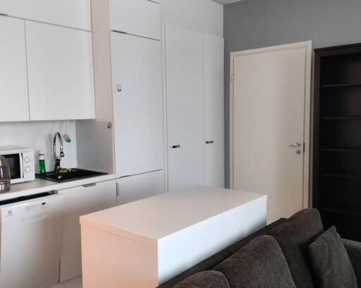 Etela-Kaarela Apartment | Valoisa asunto upealla parvekkeella