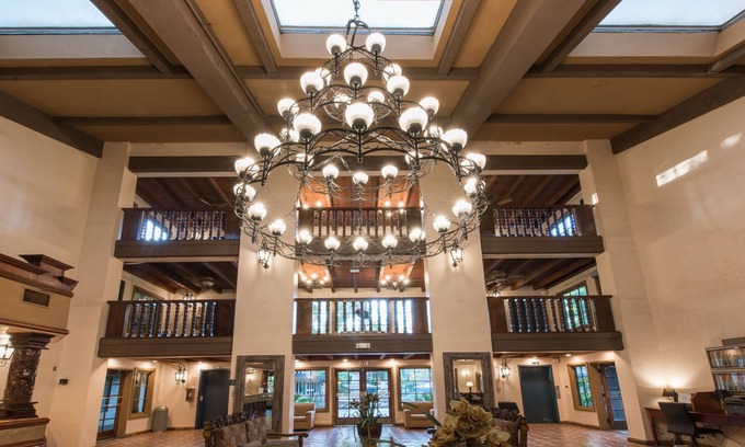 Covina Hotel | Vanllee Hotel and Suites