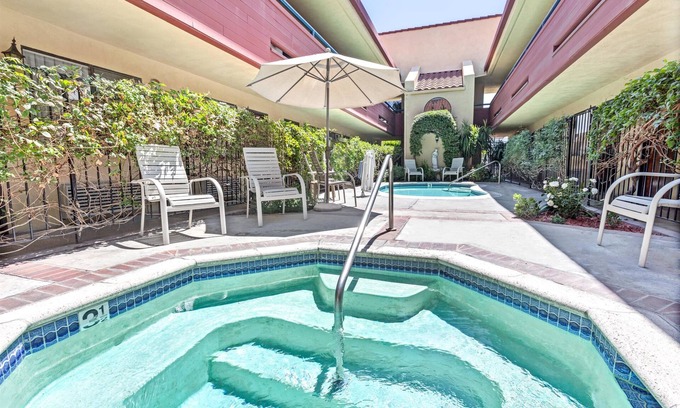 Woodland Hills Hotel | Vantage Point Inn Woodland Hills