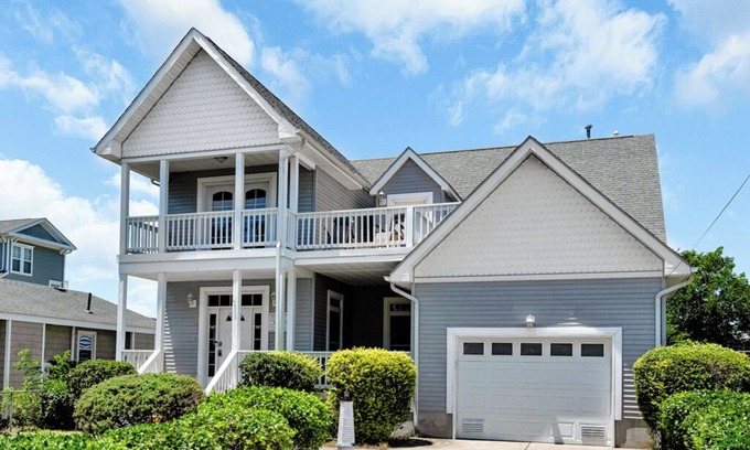 North Camellia Acres House | VB 4BR Beach Retreat 2 Suites Dogs Welcome