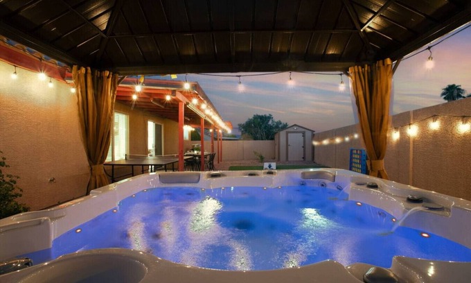 North Las Vegas House | Vegas Trip 6BD Home: Spa, Arcades, and More!