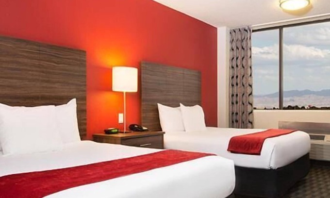 Downtown Las Vegas House | Vegas Vacation! 3 Relaxing Downtown Units, Pool, Casino