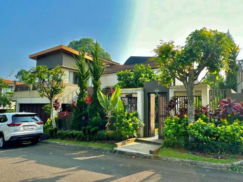 Ciawi Villa | VEI Haus - 4BR Pet Friendly Villa in Vimalla Hills