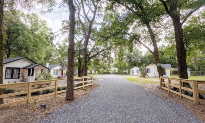 Southeast Pensacola House | Velia Villas: Tranquil East Hill Estate for Groups Close to Beaches and Downtown