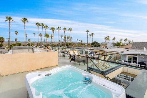 Santa Ana Heights House | Velvet Sand I by AvantStay Steps to Newport Beach Private Rooftop w Outdoor Kitchen Hot Tub