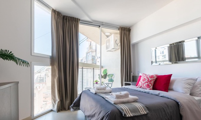 Buenos Aires Central Business District Apartment | Venezuela 900 B - Loft with Pool in San Telmo