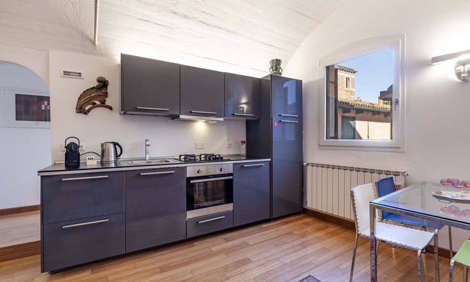 Dorsoduro Apartment | Venice Guggenheim Apartment by Wonderful Italy