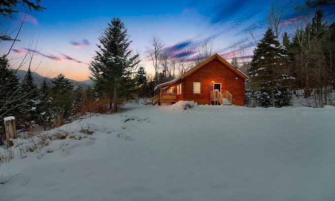 Warren Cabin | Vermont cabin w/porch & forest charm
