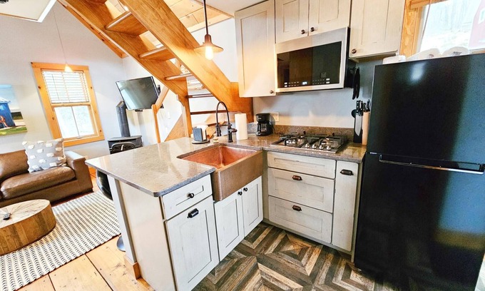 Stowe Area House | Vermont Style in Stowe Center - Walk to Everything
