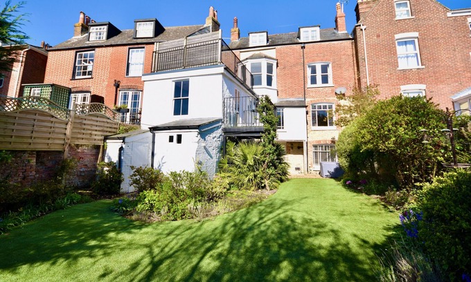 Cowes Villa | Vernon House Sleeps 8 in Old Cowes