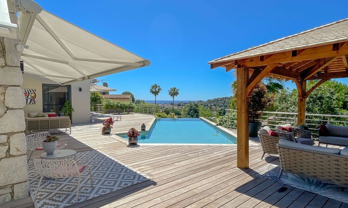 Cagnes-sur-Mer Villa | Very beautiful villa with its infinity pool and jacuzzi with sea view