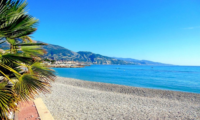 Roquebrune-Cap-Martin Apartment | Very nice air-conditioned studio - quiet with the sea at your feet