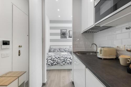 Guastalla Apartment | ViaOrtiSuite Pta Romana WiFi & A-C 12 min to Duomo