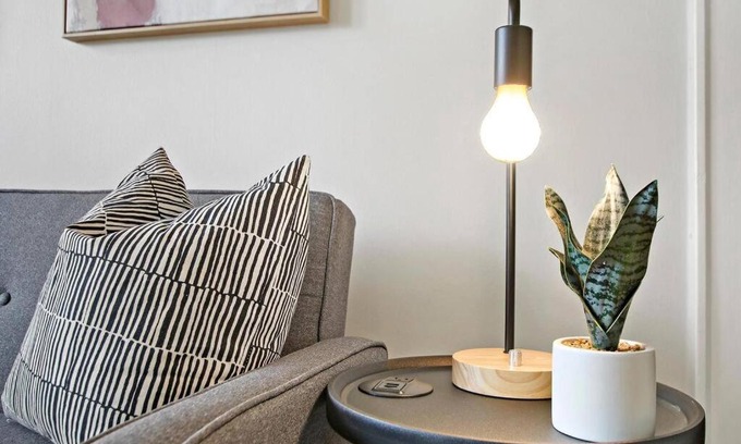 Irving Park Apartment | Vibrant 1BR Apartment close to Dining - Cullom B3