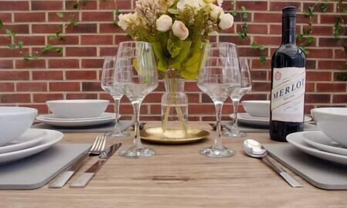 Southampton House | Vibrant 4-Bedroom House With Game Area & Garden