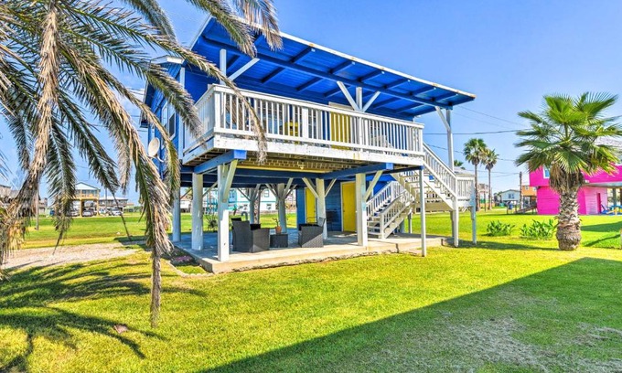 Surfside Beach House | Vibrant Freeport Home with Patio, Walk to Beaches