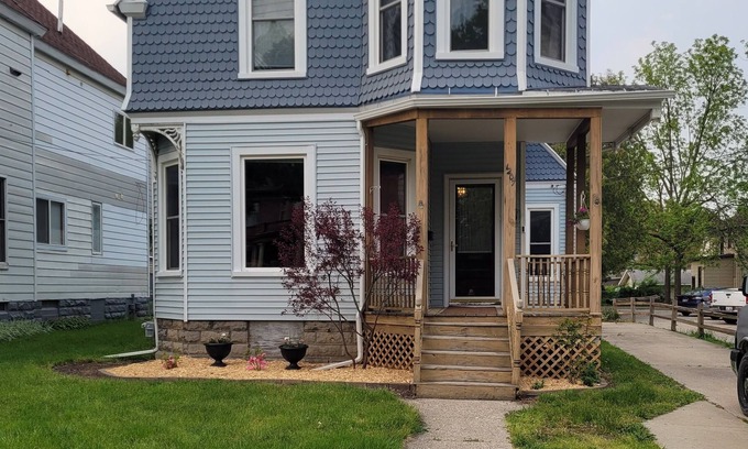 Center Avenue Historic District House | Victorian home near downtown Bay City -Family Friendly