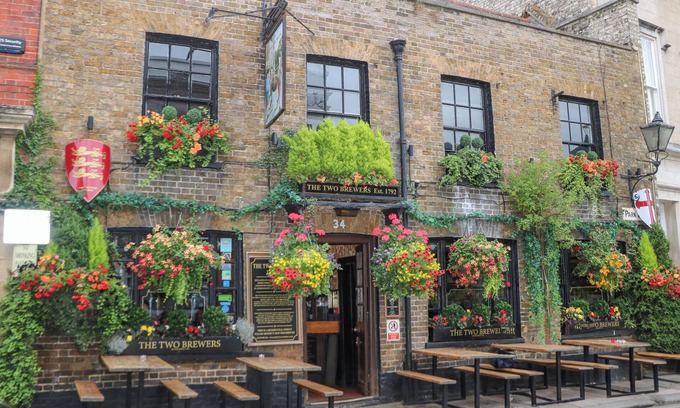 Windsor City Centre Cottage | VICTORIAN TOWNHOUSE, family friendly in Windsor, Berkshire