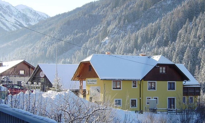 Grosssoelk Cottage | View of the mountains - Pension Langbrucker