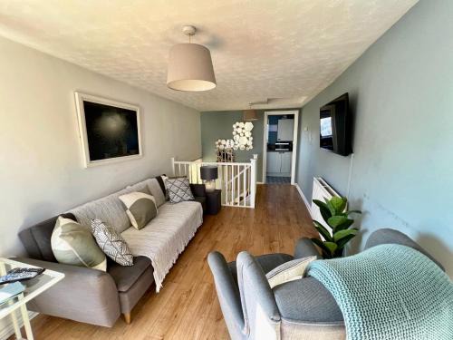 Broadstairs Apartment | Viewing Room, seaview 30 seconds from beach