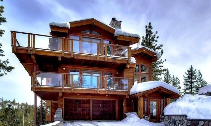 Tahoe Village House | Views! Hot Tub! Half Mile to Ski lifts! Great 4 Christmas & Holidays! Max 14 PPL