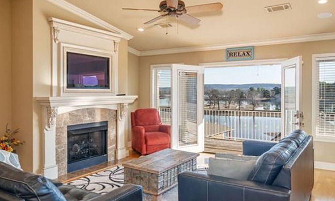 Lake Hamilton Condo | Views! Luxury Condo w/Gourmet Kitchen, Breathtaking Views