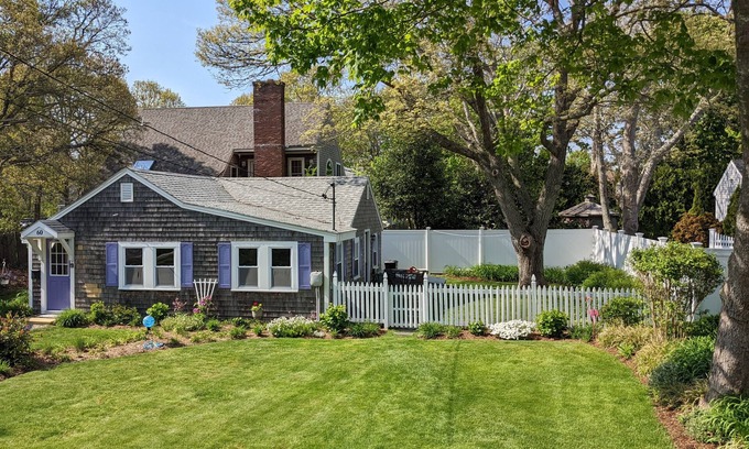 Mara Vista House | Views of Great Pond - Walk to beach