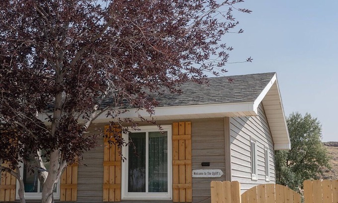 Rawlins Apartment | Views of the Rawlins Uplifts and Snowy Mtn. Range with all the comforts of home