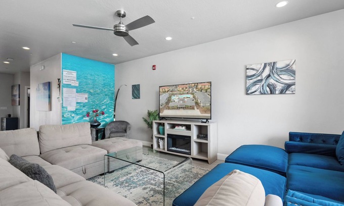 Hurricane House | Views of Zion Park - Backyard Heated Pool - Hot Tub - Firepit - Close to Zion