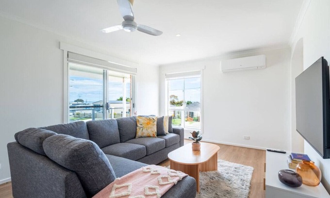 Clifton Springs House | Views on the Avenue - Clifton Springs