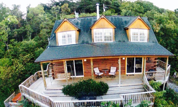 Rileyville Cabin | Views, Views, Views, Hot Tub, Log Fires, Swimming Pool