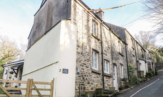 Tavistock Cottage | VIGO COTTAGE, pet friendly, with open fire in Tavistock