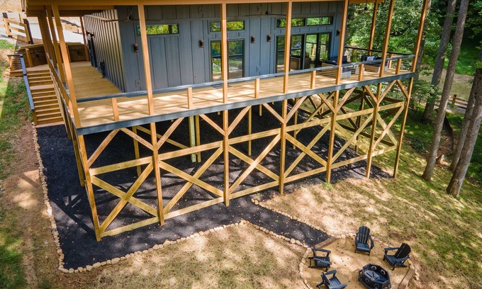 Helen House | Viking Hilltop Suite- Troll Treehouse-Walk to Town