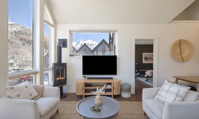 Telluride Condo | Viking Vista 309: Ski, Soak, Sip