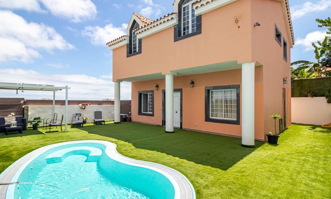 Las Palmas de Gran Canaria Villa | VILLA SAMPEREZ, P.ALTA Pool + Garden + BBQ + 3 Bedrooms + 6 People