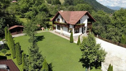 Bran Villa | Vila Atena