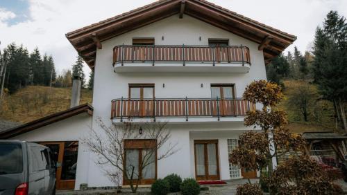 Borsa Villa | Vila Kony