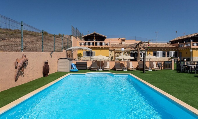 San Bartolome de Tirajana Ski Chalet | Villa in Maspalomas with Heated Pool & Sports