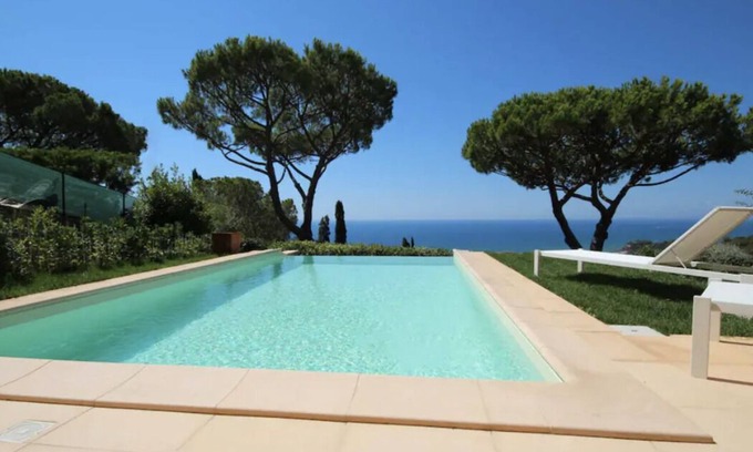 Castiglione della Pescaia Apartment | Villa apartment with private pool, AMAZING sunsets, 7-8 min by foot to beach.