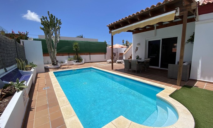 Corralejo Villa | Villa 10min to Beach/Town, Private Heated Pool, 300Mb Wi-fi, A/C extra.