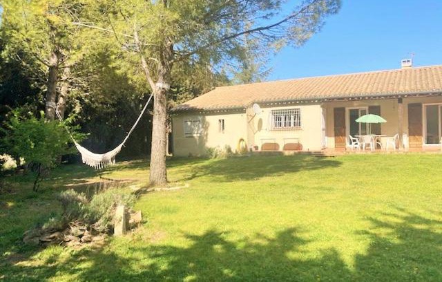 Trebes Villa | Villa 110m2, 7 pers, Jacuzzi , 3 chambres, terrain clos et arboré 2500m2