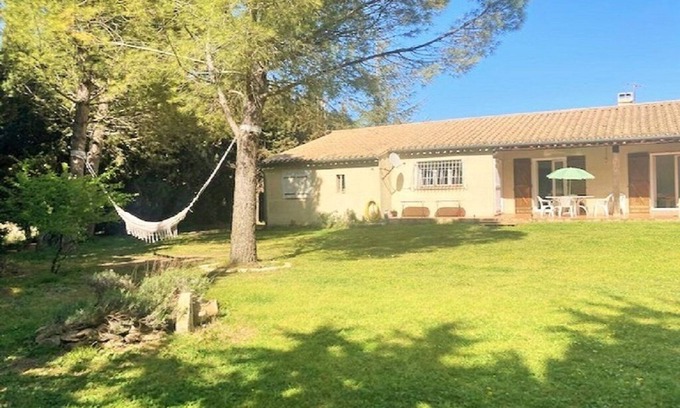 Trebes Villa | Villa 110m2 Jacuzzi, 7 Sleeps, 3 Bedrooms, enclosed garden 2500M2