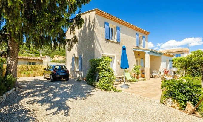 Tourrettes-sur-Loup House | Villa-3 bdrm-3 bathrm-3 wc- enclosed garden-parking-98 m2-2 min from village